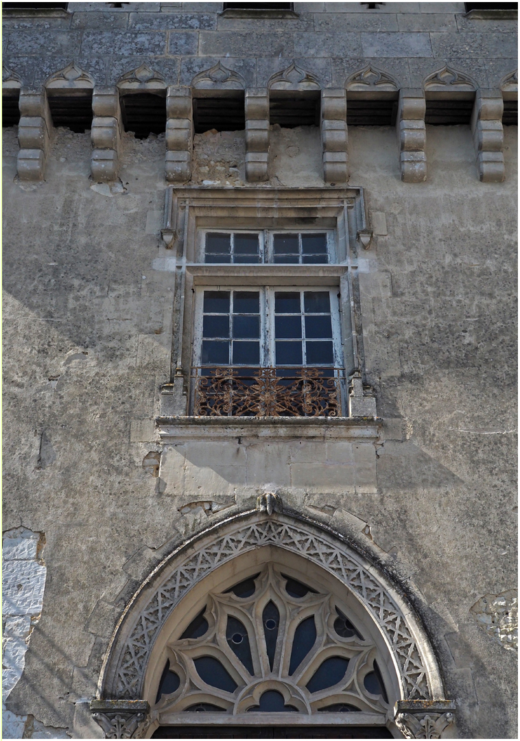 Détail de la façade du Château de Barbezieux