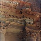 Detail de la façade supérieure du Khazneh  --  Petra  (photo de droite ci-dessous)