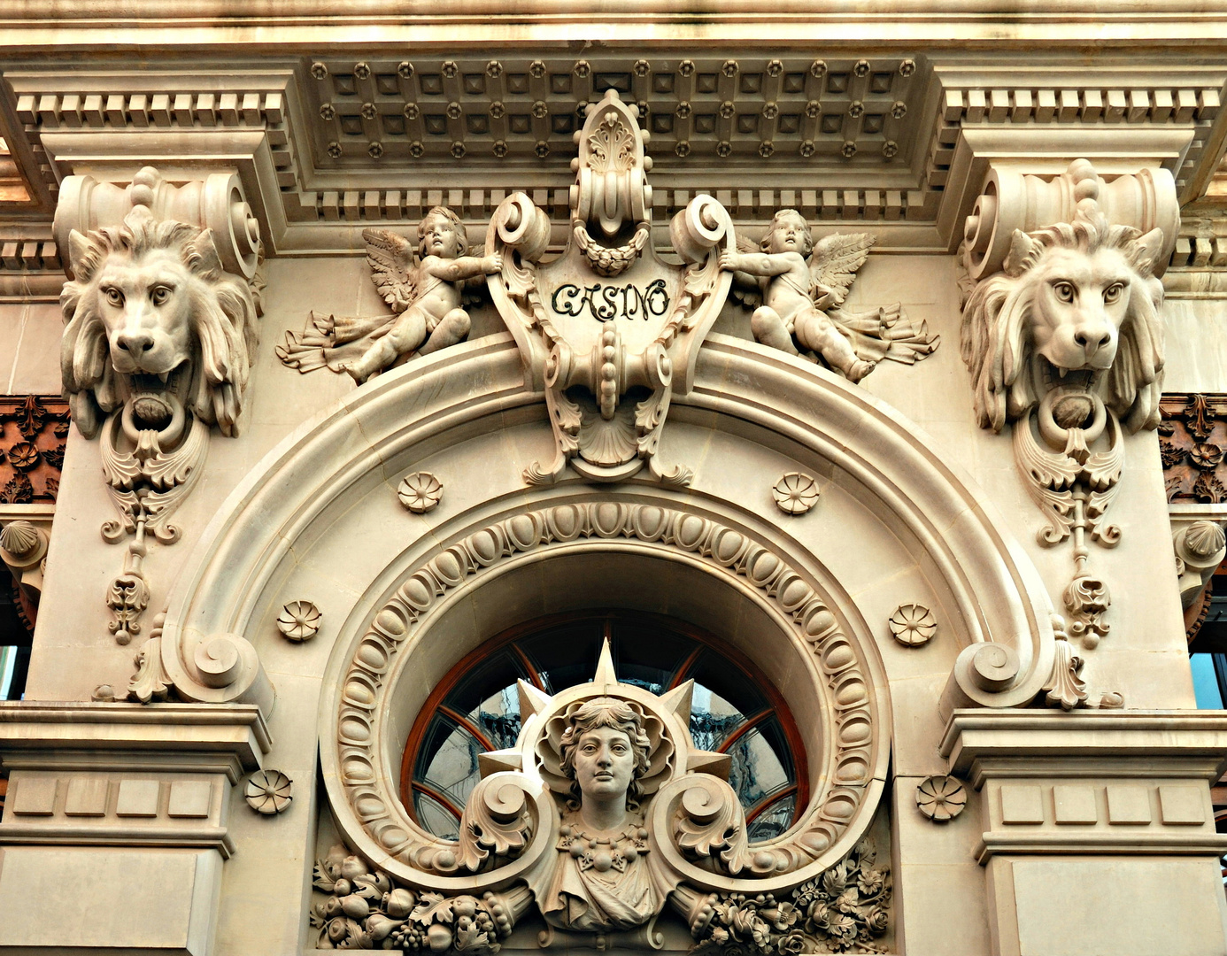 Detail der Fassade des Casino de Murcia