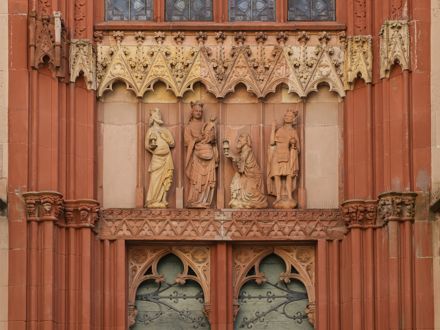 Detail der Liebfrauenkirche in Schotten (2018_04_21_EOS 6D Mark II_1231_ji)