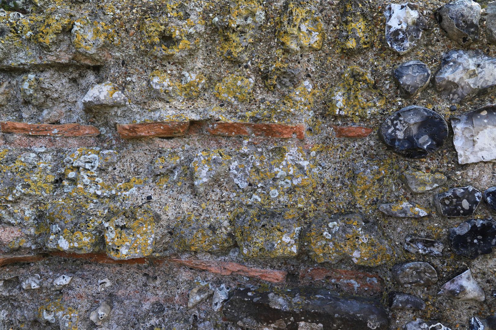 Detail der Mauer des römischen Leuchtturms in Dover (2019_04_29_EOS 6D Mark II_1489_ji)