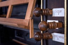 Detail der Orgel in der Kirche Mariä Himmelfahrt in Most