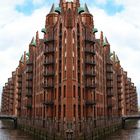 Detail der Speicherstadt Hamburg gespiegelt