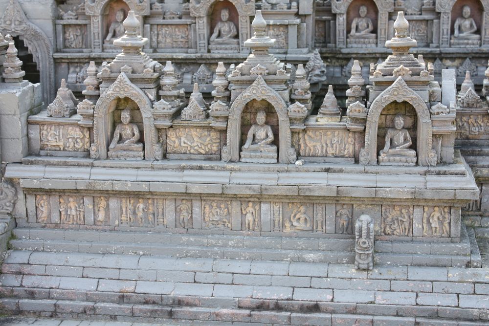 Detail der Tempelanlage - Buddhafiguren