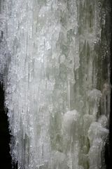 Detail des Eiszapfens in der Gautschgrotte