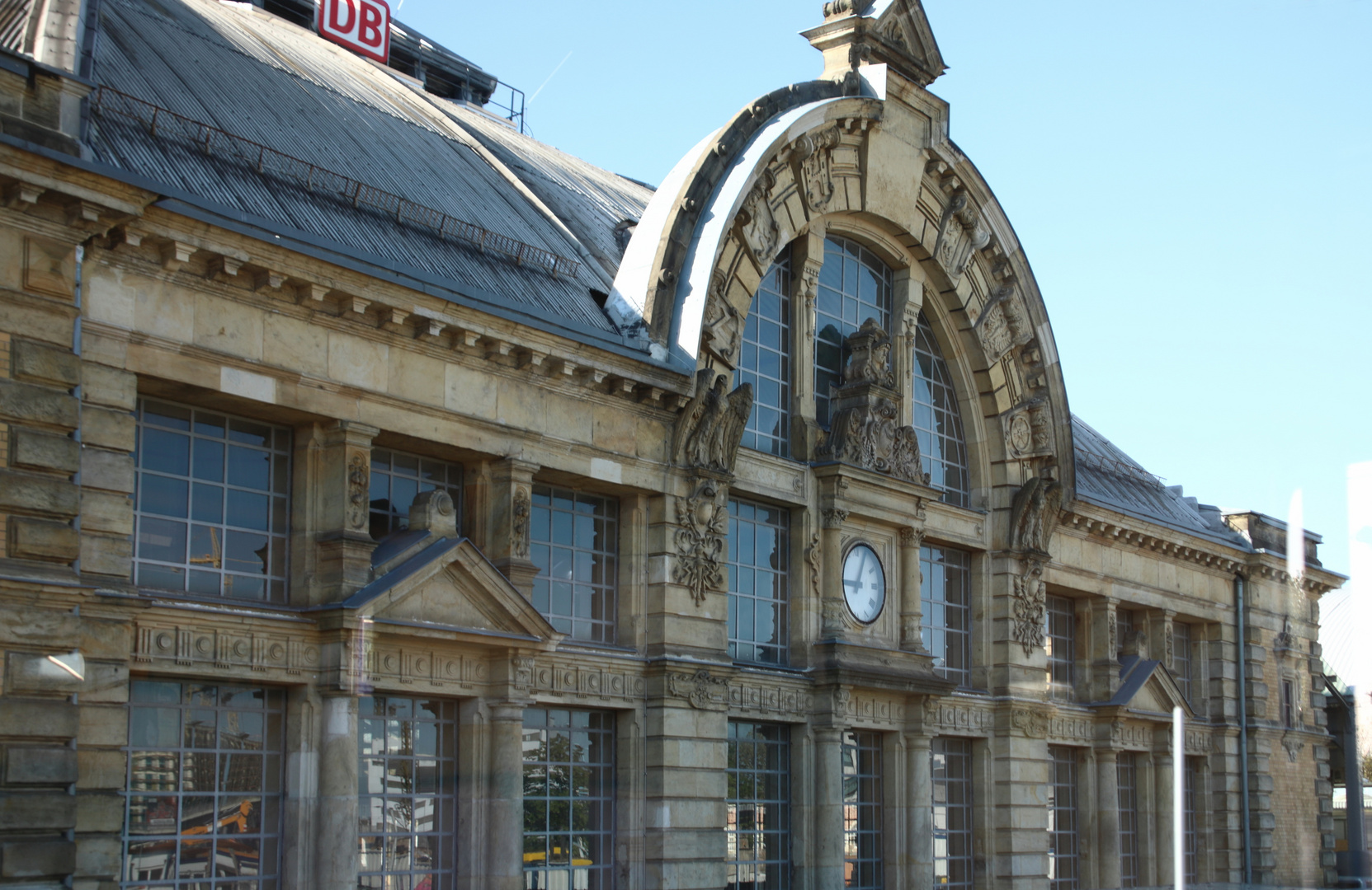 Detail des Empfangsgebäudes Halle/Saale Hbf