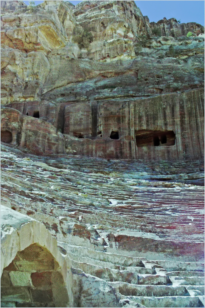 Détail des gradins du Théâtre Romain de Petra