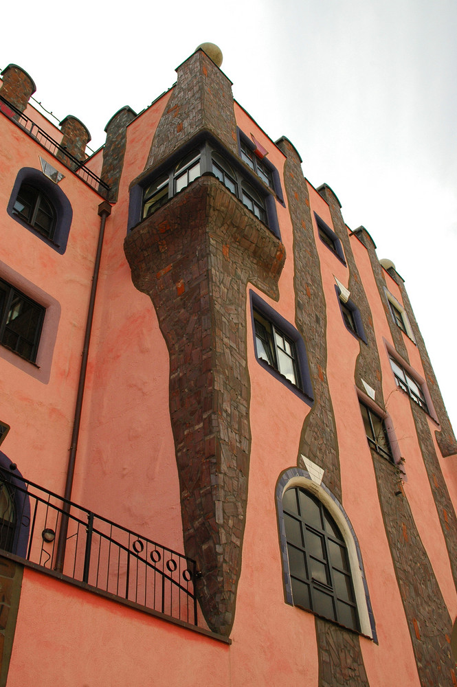 Detail des Hundertwasserhauses in Magdeburg