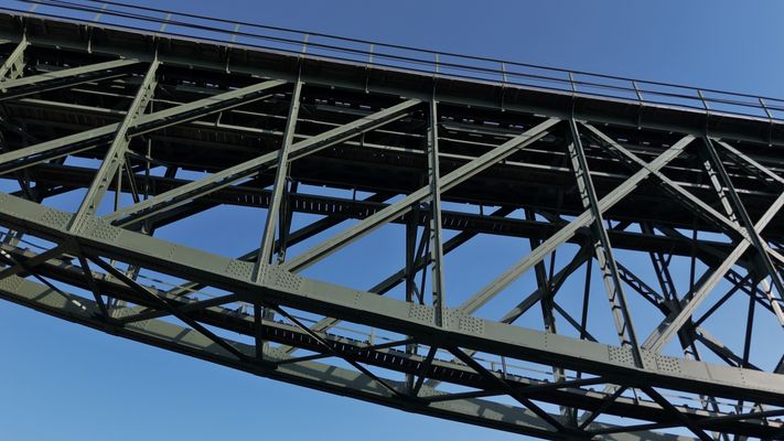 Detail einer Fischbauchbrücke