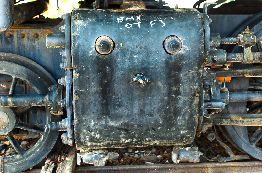 Detail einer Lokomotive (Bahnhof Kapirissia)