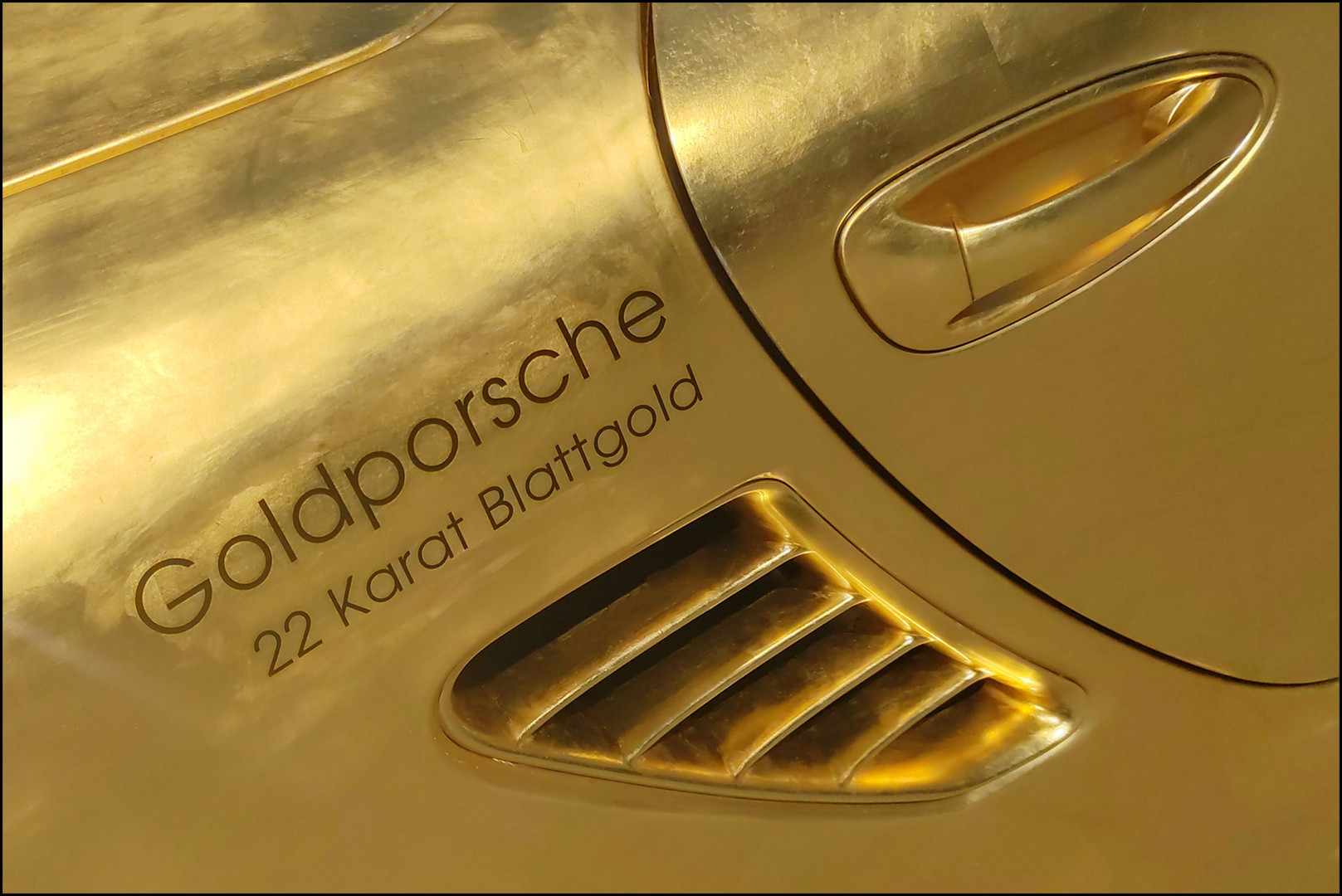 Detail -Goldporsche-
