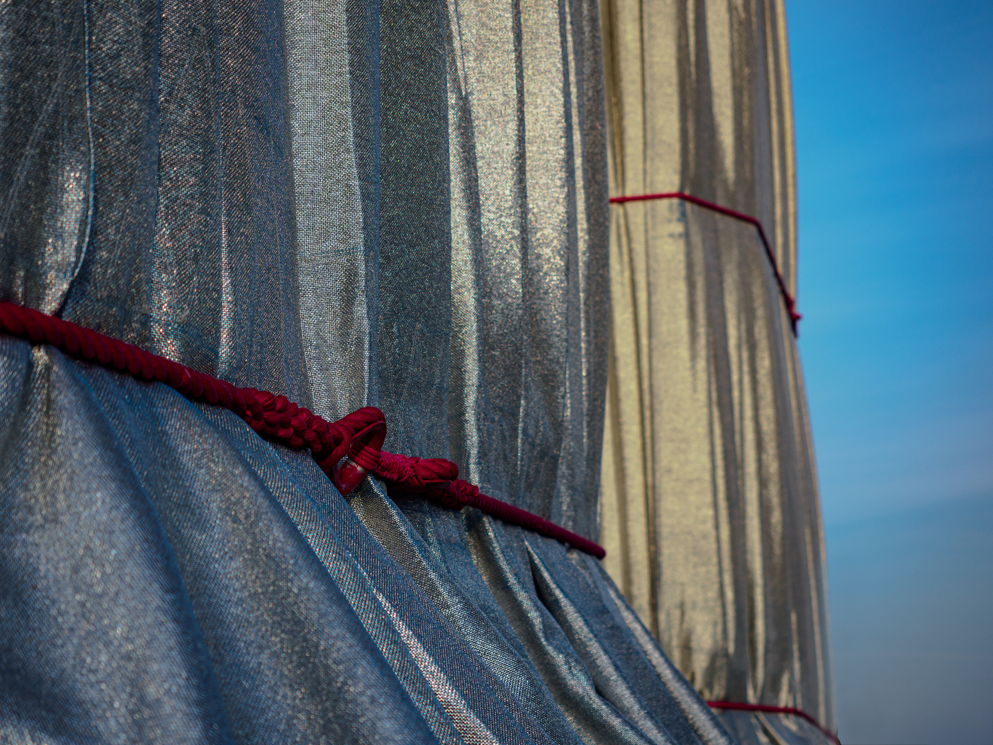 Detail L'Arc de Triomphe Wrapped