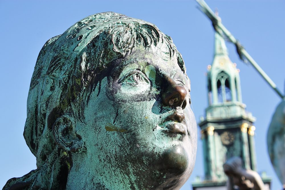 Detail Neptunbrunnen : Die Elbe -->