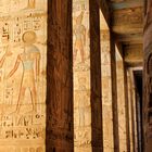 detail totentempel des ramses III. in westtheben