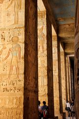 detail totentempel des ramses III. in westtheben