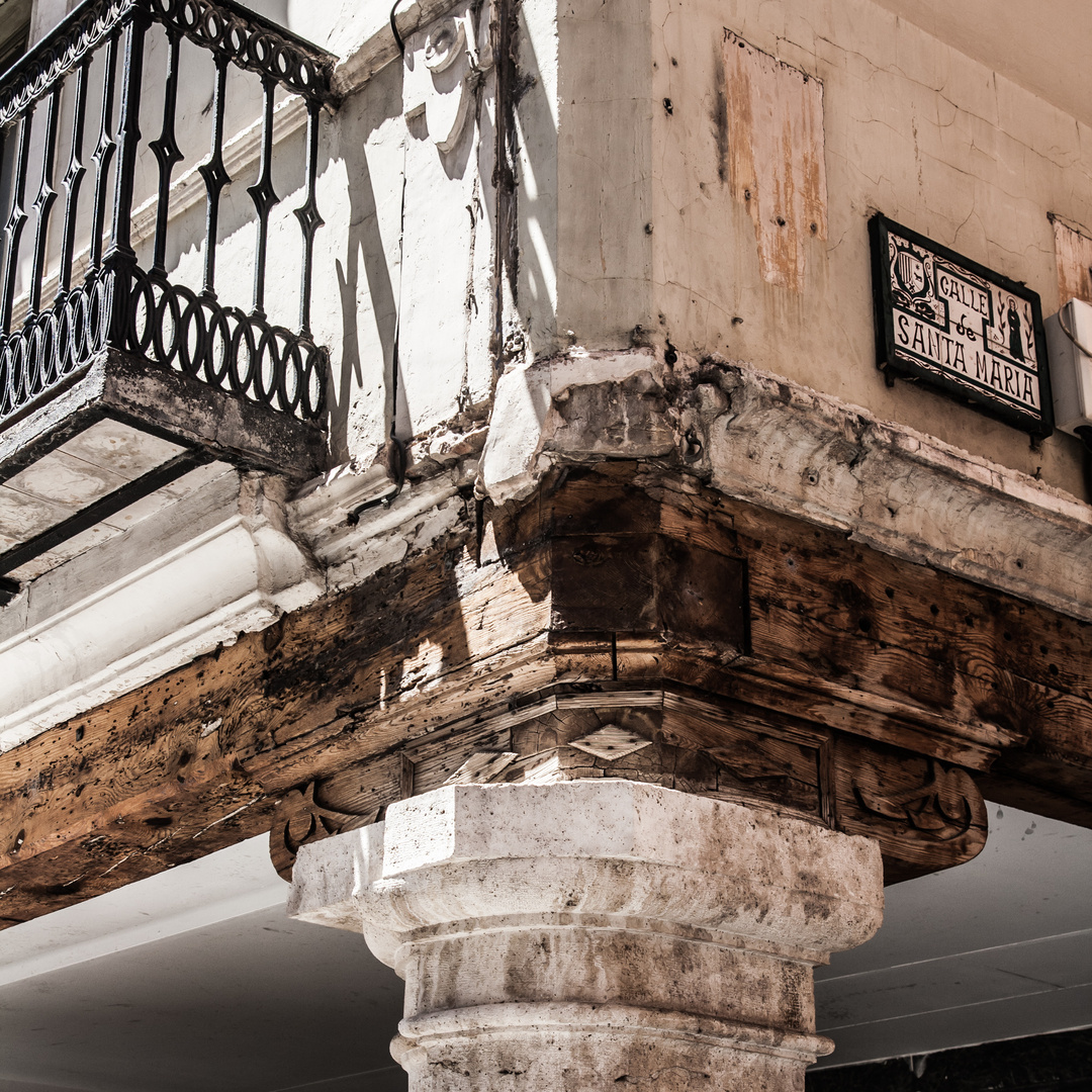 Detail von altem Haus in Teruel, Spanien