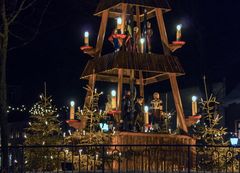 Detailansicht Weihnachtspyramide am Oberwiesenthaler Markt 2