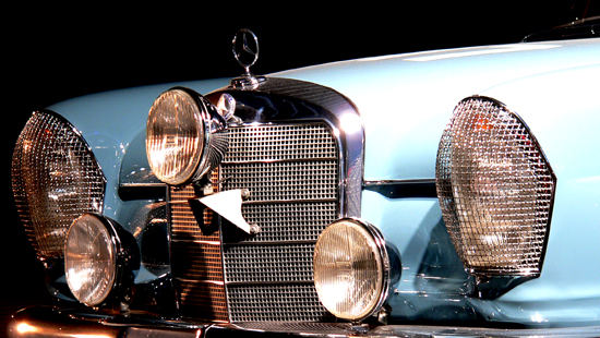 Detailaufnahme Spiegel Mercedes Benz 3