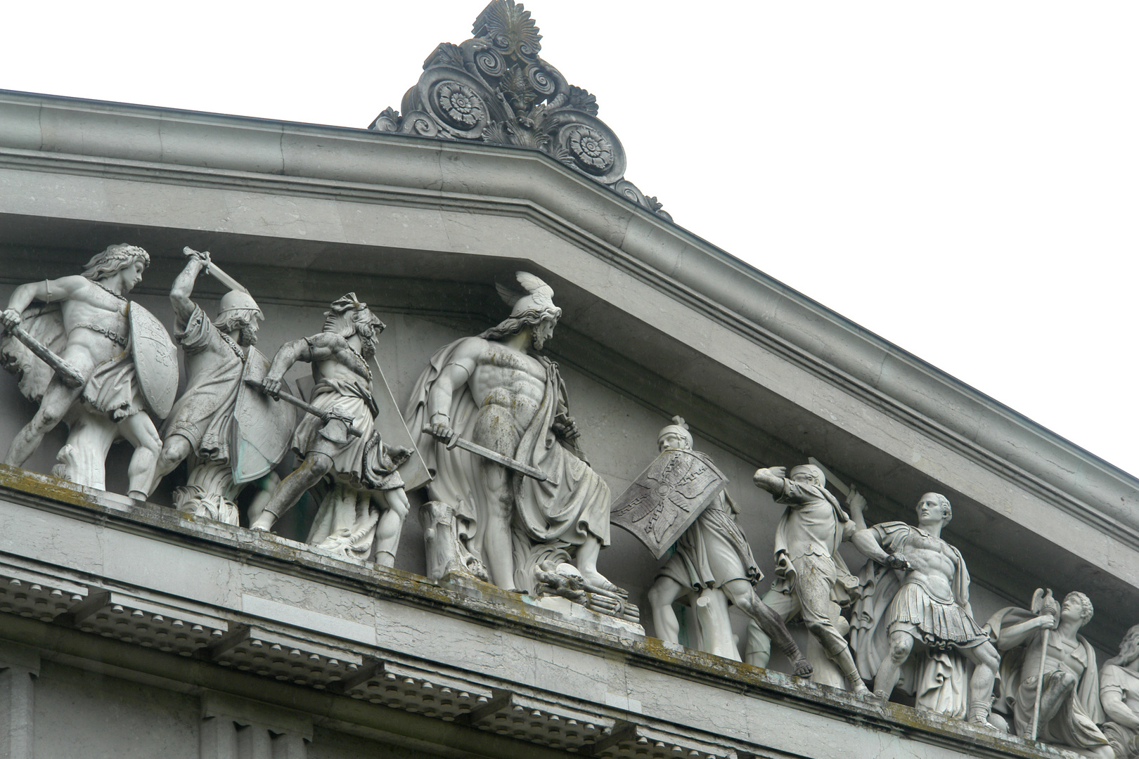 Detailausschnitt vom Portal der Walhalla bei Regensburg