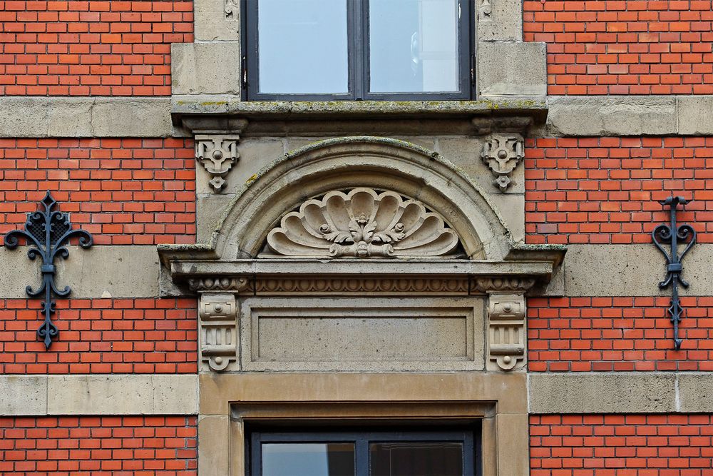 Details am Rathaus in der Altstadt von Leer (Ostfriesland)