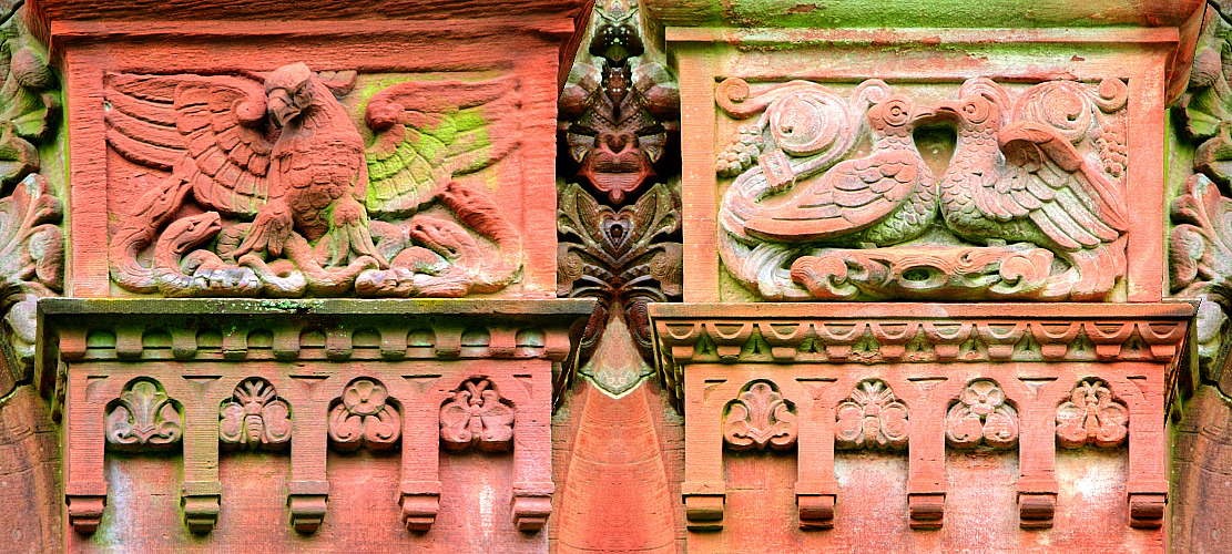 Details eines Mausoleums - so ?