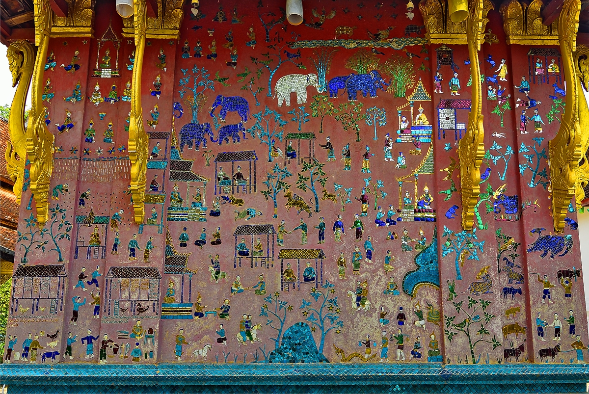 Details of the Red Chapel in Wat Xiang Thong