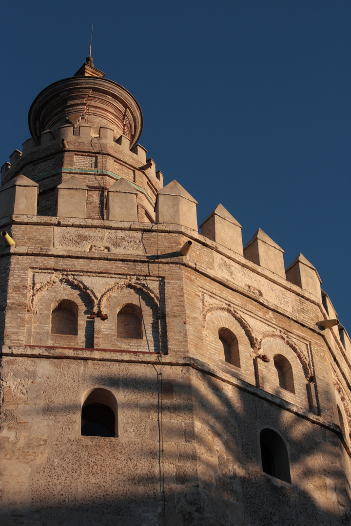 detalle de la Torre del Oro. 