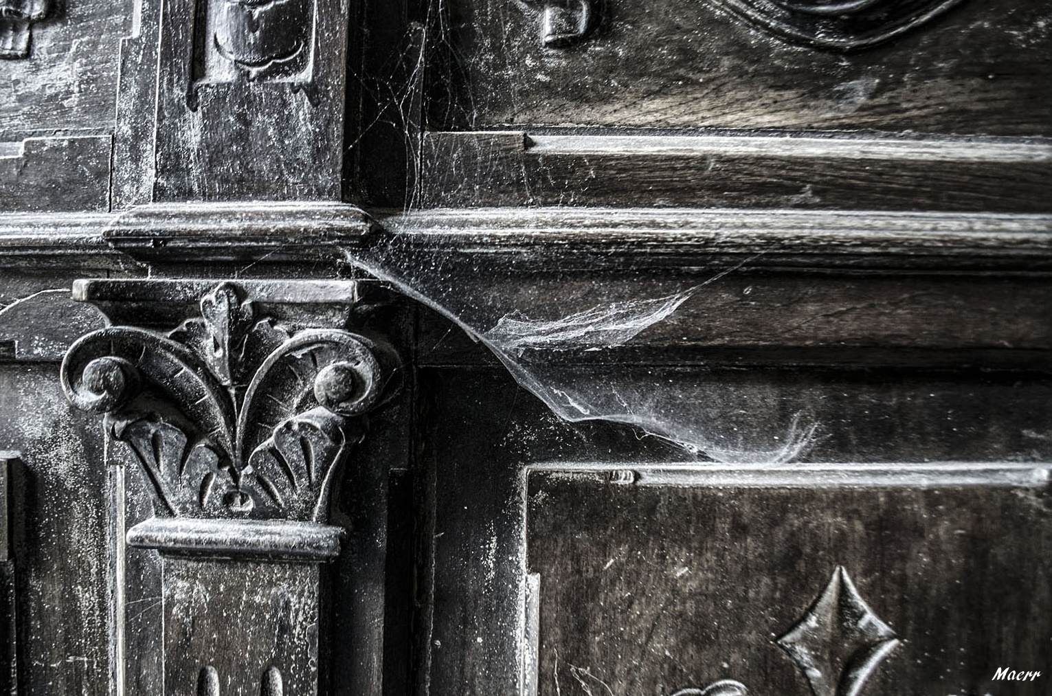 Detalle de una puerta en Santiago