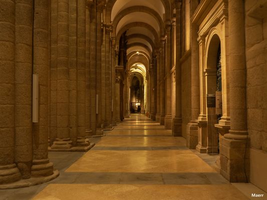 Detalles de las naves laterales.