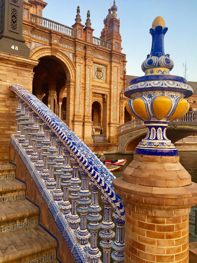 Detalles de plaza España.    SEVILLA