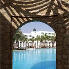 Détente à la piscine d’un hôtel d’Agadir -- Entspannung am Schwimmbad eines Hotels in Agadir