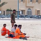 Détente à la plage après une journée de travail