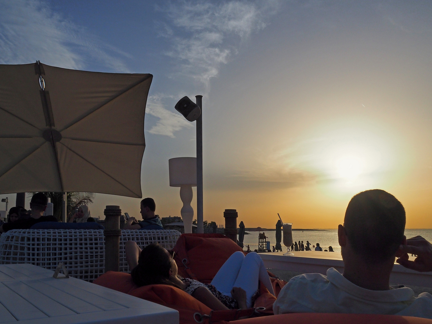 Détente à Smocky Beach peu avant le coucher du soleil