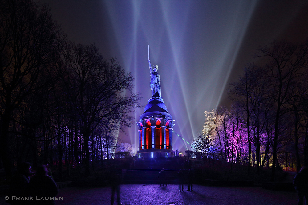 Detmold Der Hermann leuchtet Foto & Bild architektur, architektur