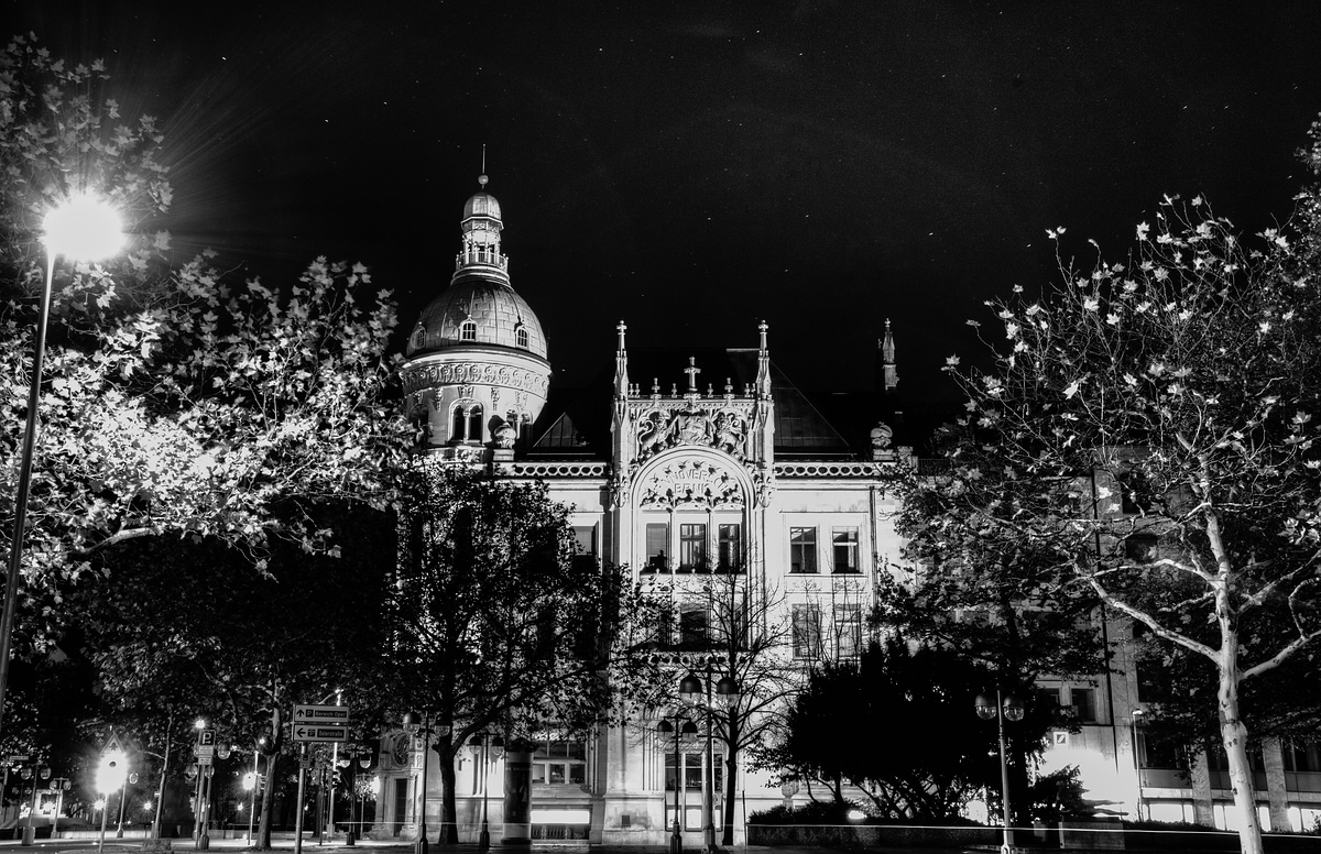 Deutsch Bank bei Nacht