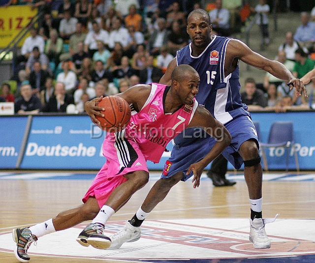 Deutsche Bank Skyliners vs. Telekom Baskets Bonn