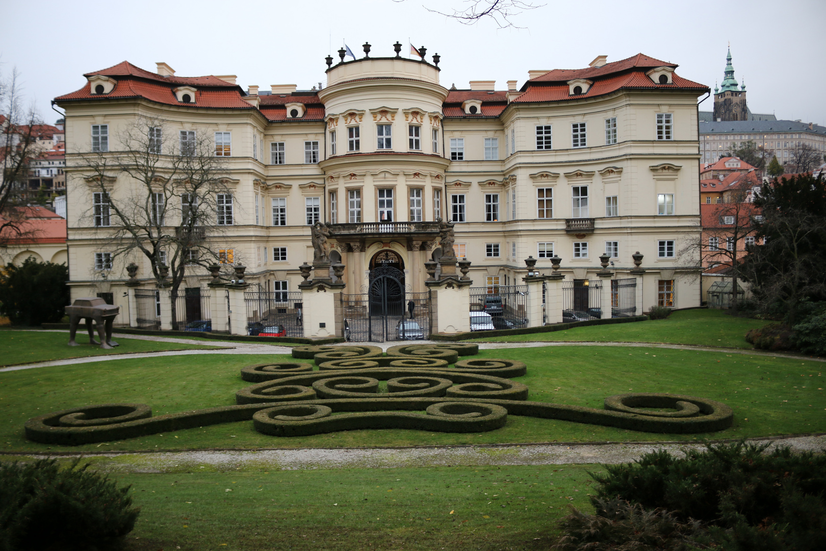 Deutsche Botschaft in Prag Foto & Bild | architektur, profanbauten ...