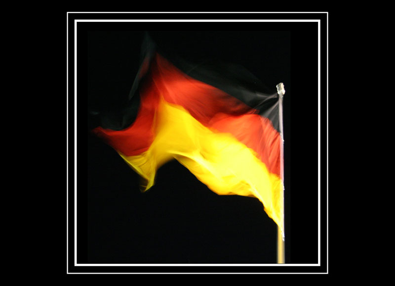Deutsche Flagge vor dem REICHSTAG
