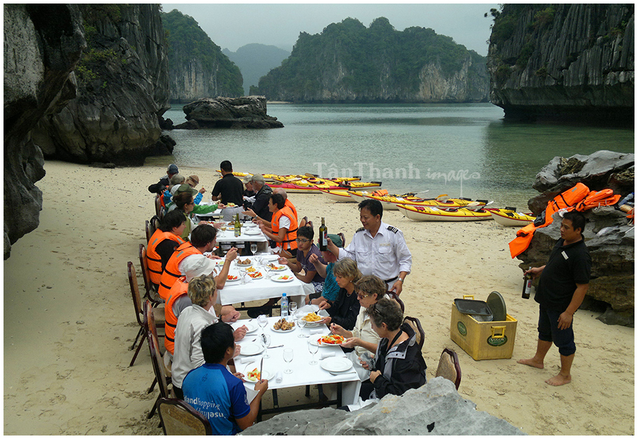 Deutsche Touristen in Halong-Bay Vietnam