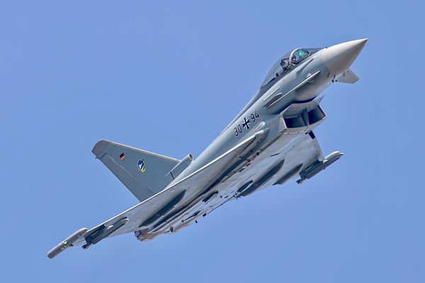 Deutscher Eurofighter Typhoon im Tiefflug