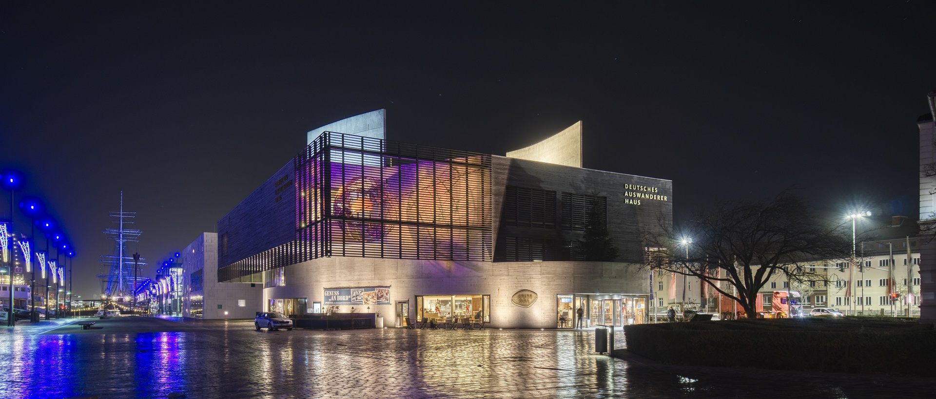 Deutsches Auswanderer Museum mit Weltkugel