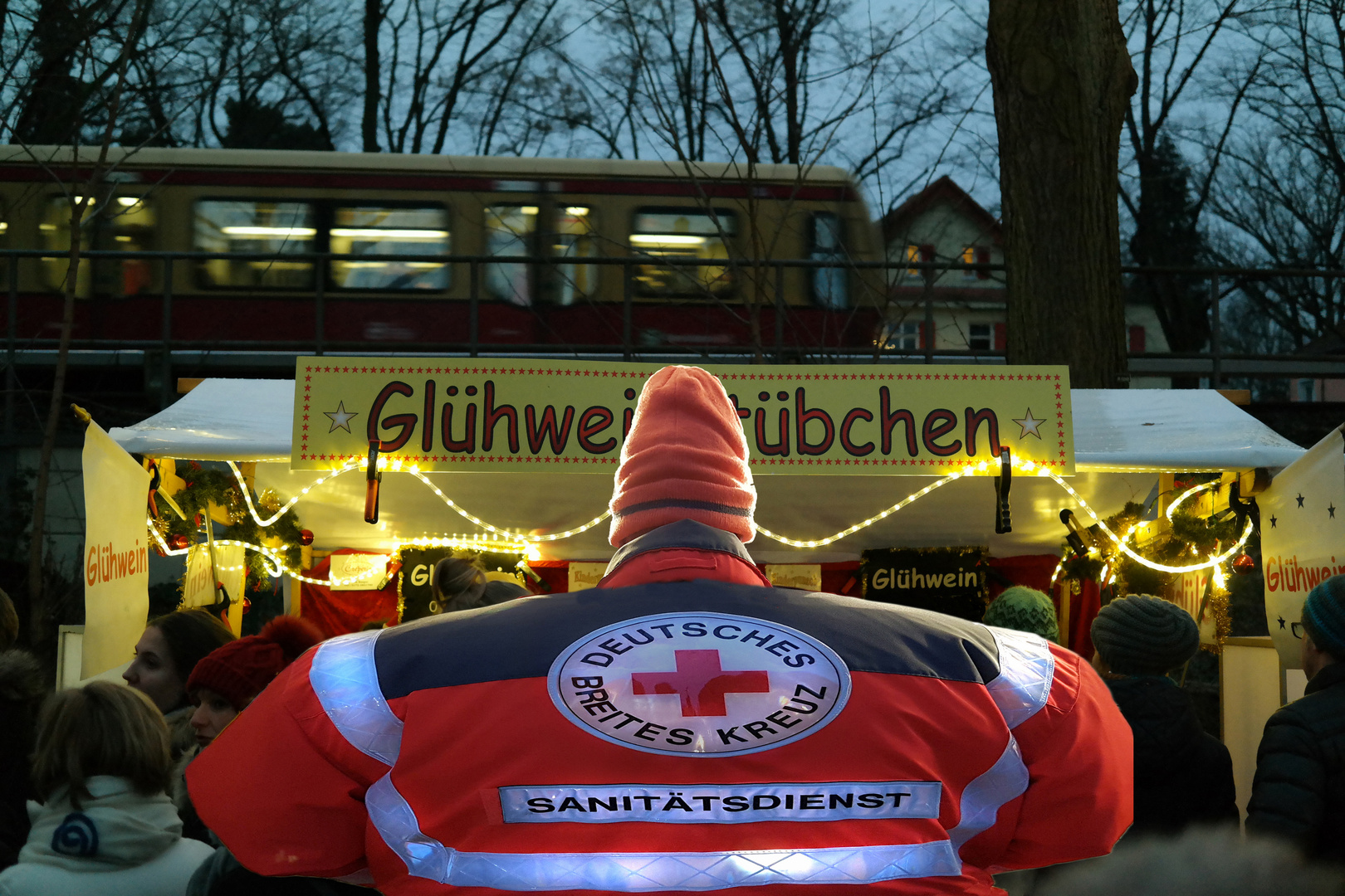 DEUTSCHES BREITES KREUZ Adventsmarkt