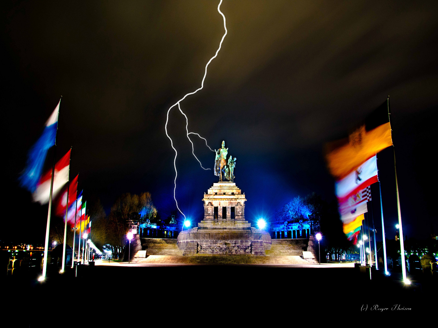 Deutsches Eck bei Nacht