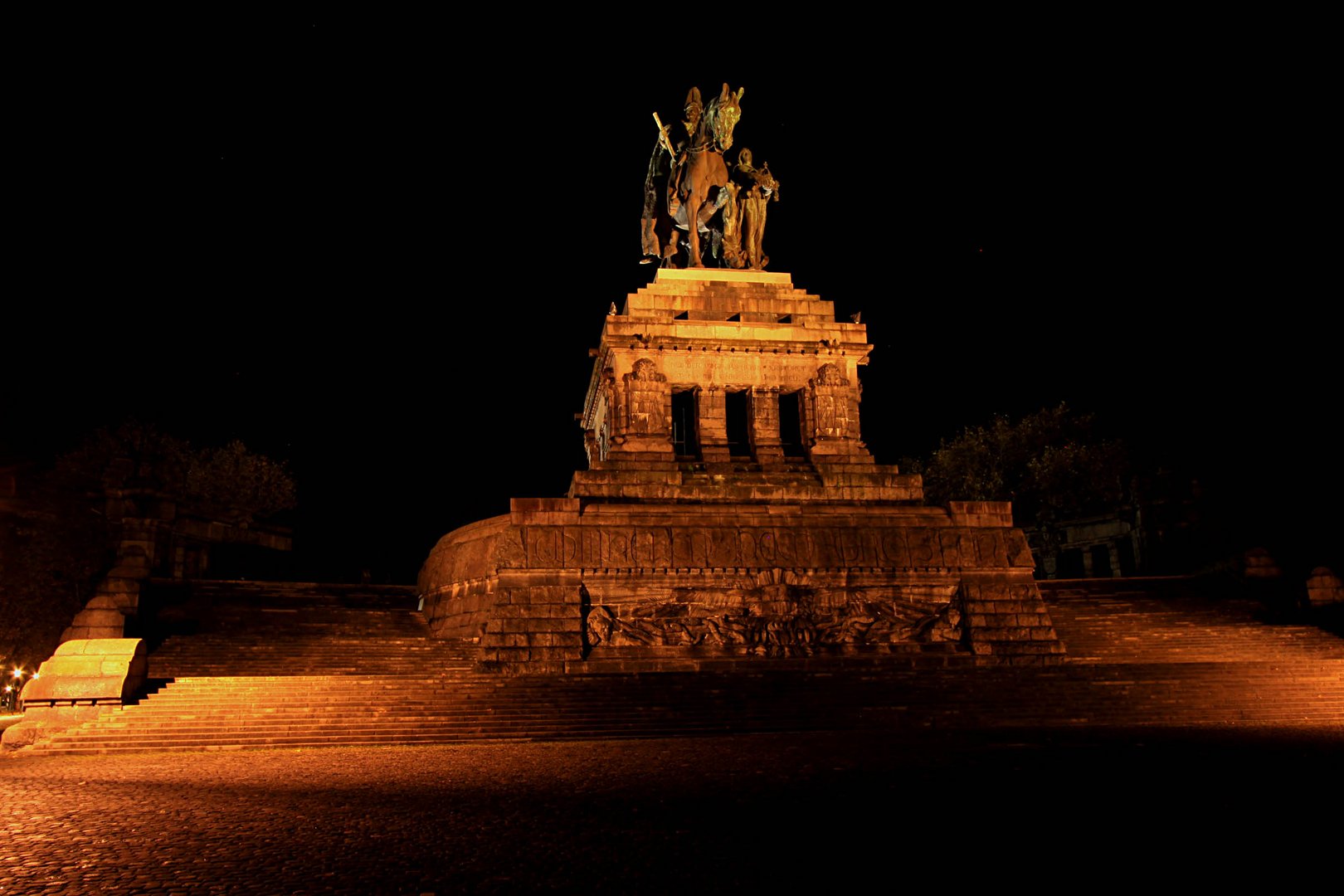Deutsches Eck Foto & Bild architektur, architektur bei nacht