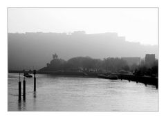 Deutsches Eck im Gegenlicht - SW