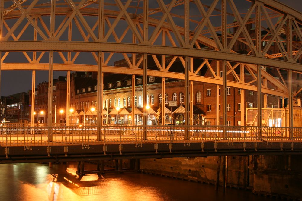 Deutsches Zollmuseum und Kornhaus-Brücke in der Speicherstadt in Hamburg