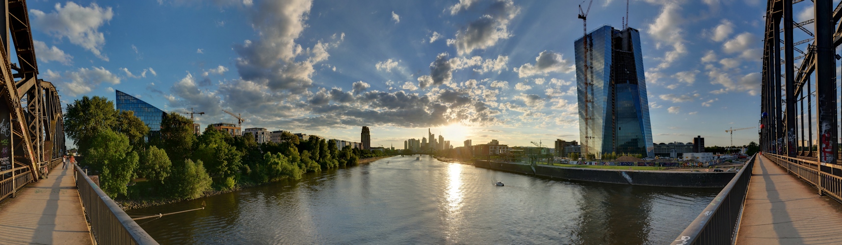 Deutschherrenbrücke Sonntag abend