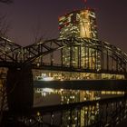 Deutschherrnbrücke in Frankfurt am Abend