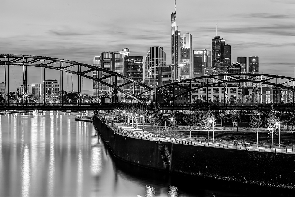 Deutschherrnbrücke + Skyline