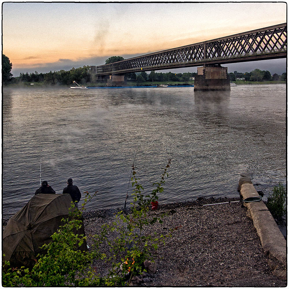 Deutschland im Quadrat - Angler am Rhein